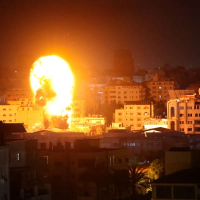 Gazan pommituksia maanantain vastaisena yönä.