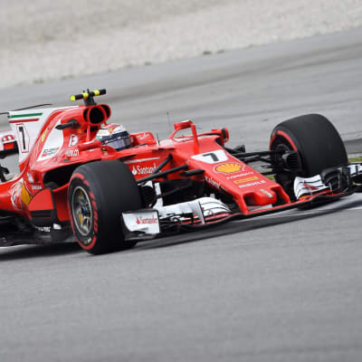 Kimi Räikkönen kör sin ferrari