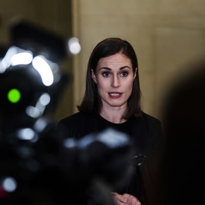 Sanna Marin piti tiedotustilaisuuden Valtioneuvoston linnassa illalla 15. lokakuuta.