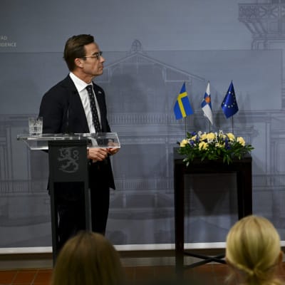 Ruotsin pääministeri Ulf Kristersson ja suomen pääministeri Sanna Marin.