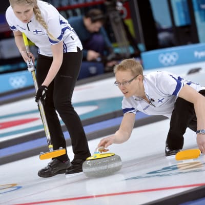 Oona Kauste and Tomi Rantamäki inleder Finlands vinter-OS-insats med mixeddubbel i curling. 