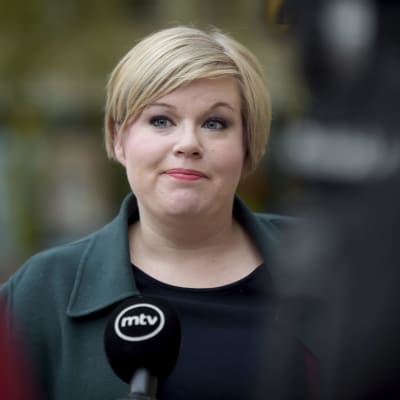 Annika Saarikko utanför Ständerhuset 15.10.2020.