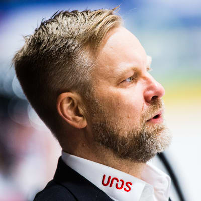 Mikko Mannerista, närbild i profil. 