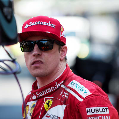 Kimi Räikkönen med tungan ute.