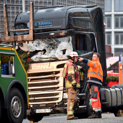 Lastbil körde in i folkmassa i Berlin den 19 december 2016. 12 personer dog.