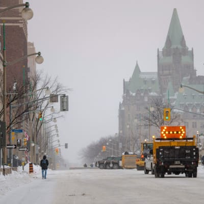 Vintrig bild från Kanadas huvudstad Ottawa strax efter att en långvarig långtradardemonstration i centrum av staden upplösts av polisen.