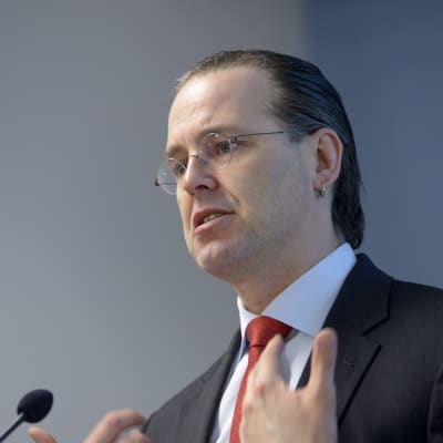 Anders Borg håller tal i Helsingfors den 11 mars 2015 då hans och Juhana Vartiainens rapport "En strategi för Finland" publicerades.