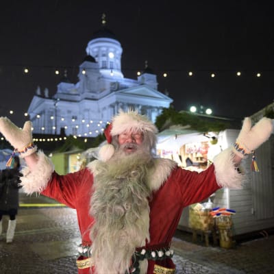 Jultomte på senatstorget i Helsingfors 4 december 2015.