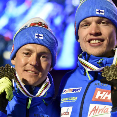Sami Jauhojärvi och Iivo Niskanen med VM-brons runt nacken.