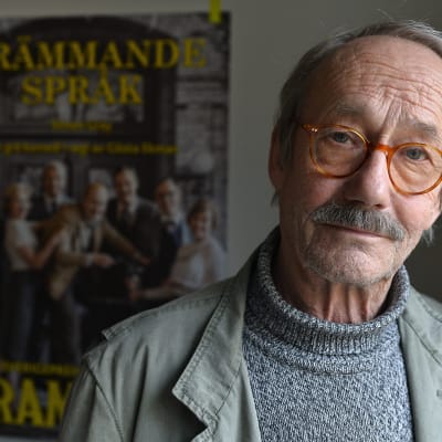 Gösta Ekman då han regisserade Simon Grays pjäs "Främmande språk" våren 2012.
