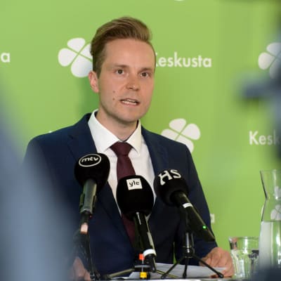 Petri Honkonen på partiets partikansli i Tölö