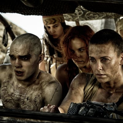 Charlize Theron gör en av rollerna i Mad Max: Fury road.