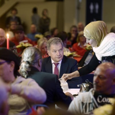 President Niinistö var närvarande vid Heikki Hurstis julfest för mindre bemedlade