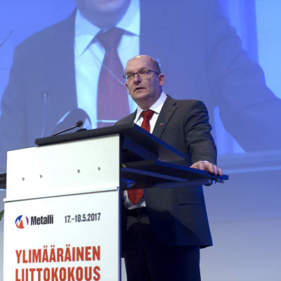 Metallförbundets ordförande på det extra förbundsmötet den 17 maj 2017.