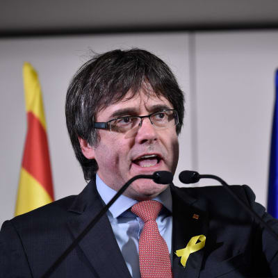 Den avsatte regionpresidenten Carles Puigdemont höll en presskonferens i Bryssel efter att 95 procent av rösterna i regionvalet var räknade.