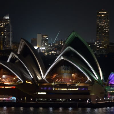 Operahuset i Sydney släcktes ner under Earth Hour 2018. 