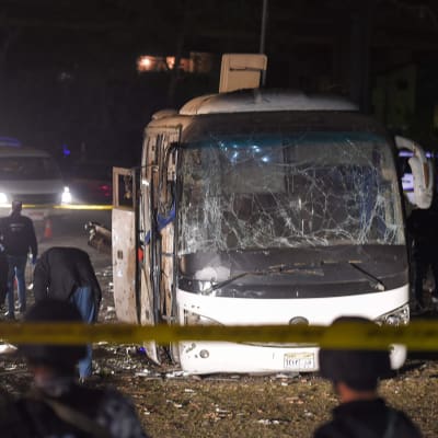 Bombexplosion vid turistbuss i Giza nära Kairo i Egypten