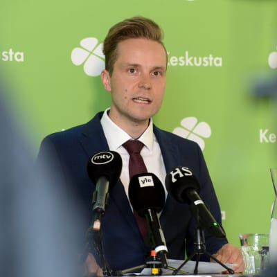 Petri Honkonen på partiets partikansli i Tölö