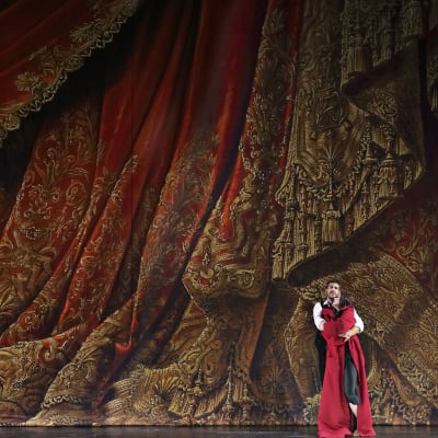 Andrea Caré (Cavaradossi) ja Aušrinė Stundytė (Tosca) oopperassa Tosca (Kansallisooppera 2018)
