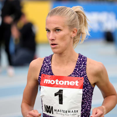 Camilla Richardsson på friidrottsbanan.