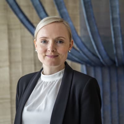 Maria Ohisalo sisäministeriön aulassa elokuussa 2019