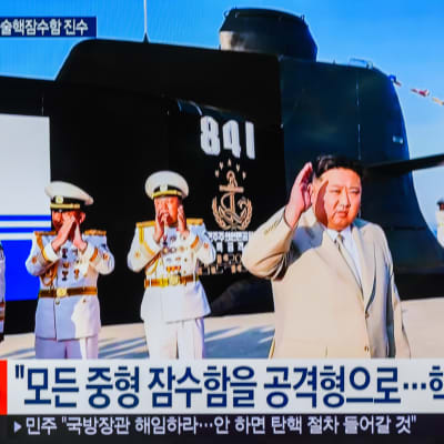 Nordkoreas ledare Kim Jong Un vid en ceremoni den 6 september vid lanseringen av en nybyggd kärnvapenförsedd ubåt.