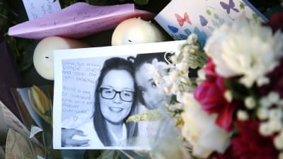 Blomhav efter terrorattacken i Manchester den 23 maj 2017. Många av offren var unga eller barn.