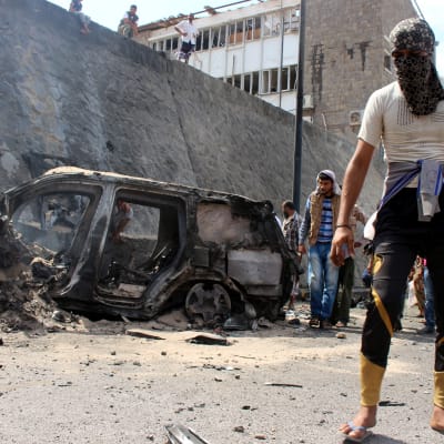 Bilbomb dödar guvernör i Jemen