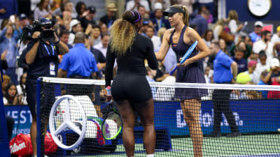 Serena Williams och Marija Sjarapova skakar hand