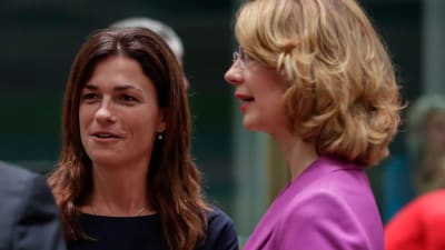 Ungerska Europaministern Judit Varga med finländska kollegan Tytti Tuppurainen. 