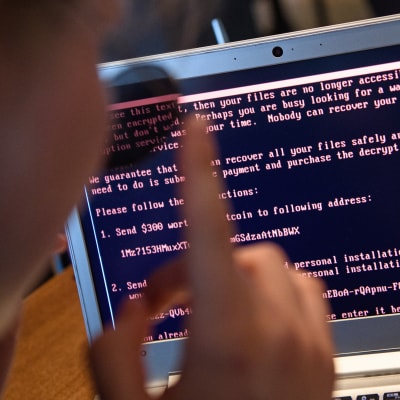 Meddelande på datorskärm efter att hårdskivan krypterats av Petya.