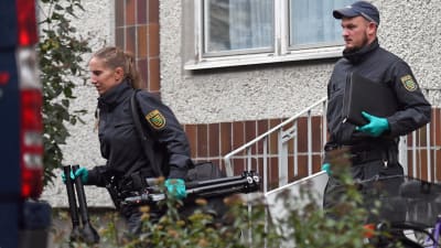 Polis i Leipzig där den misstänkte greps på lördag.