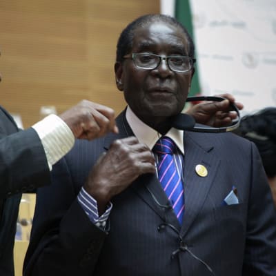 Robert Mugabe förbereder sig för att tal inför den Afrikanska Unionen.