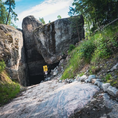 Ingången till Lemminkäinens tempel.