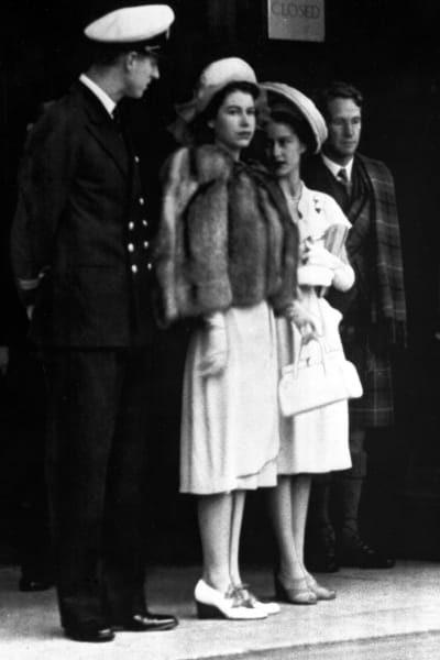 Syskonrivalitet. Philip Mountbatten, prinsessan Elisabeth och prinsessan Margret den 15 juli 1947.