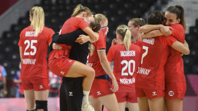 Norska spelare firar efter att ha tagit OS-brons.