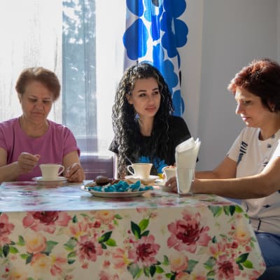 Ukrainalaispakolaiset uudessa kodissaan.