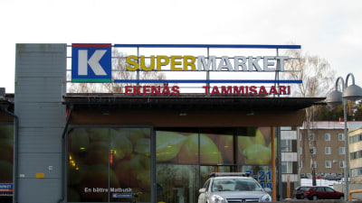Fasaden på en K-Supermarket i Ekenäs. 