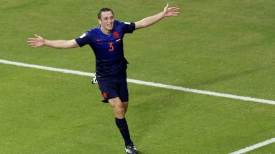 Stefan de Vrij firar ett mål i VM 2014