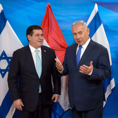 Israels premiärminister Netanyahu träffar Paraguays president Horacio Cartes i Jerusalem.