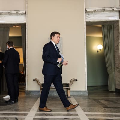 Ville Tavio eduskunnassa.