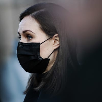 Pääministeri Sanna Marin kommentoi viikonlopun yökerhokohua medialle 8. joulukuuta.