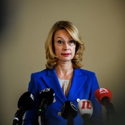 Omistajaohjausministeri Tytti Tuppurainen (sd.) piti tiedotustilaisuuden Eduskunnan valtiosalissa 6. syyskuuta 2022.