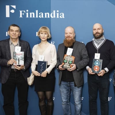 Finlandiaehdokkaat kirjoineen.