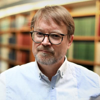 Olli Vapalahti, lääkäri ja tutkija, joka toimii Helsingin yliopiston zoonoosivirologian professorina