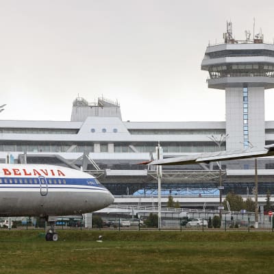 Lentoyhtiö Belavian kone lentokentällä.