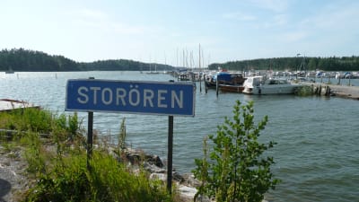 Båthamn en vacker sommardag.