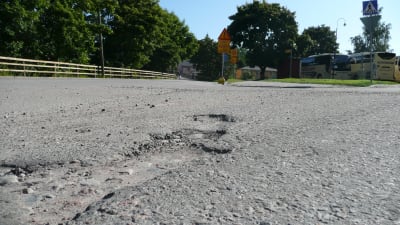 Gropig asfalt i Borgå