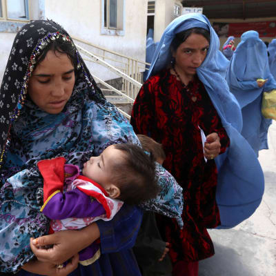 Kvinnor i ett flyktingläger i Herat i Afghanistan
