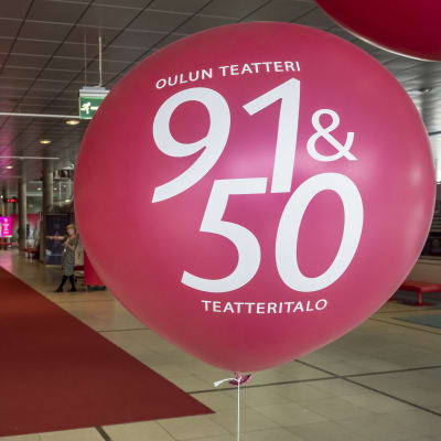 Ilmapallo Oulun teatteri 91 v. ja teatteritalo 50 v.